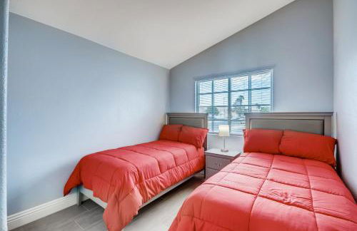 Luxurious House With A Pool, Spa, and Patio, Sleeps 6 Comfortably - Foto 22