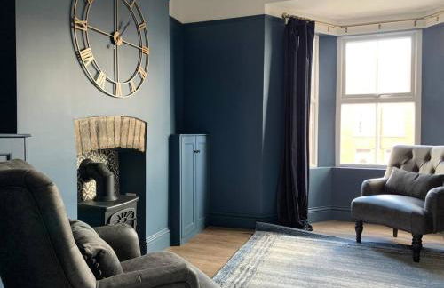 No 11, Fishguard, Ideal for beach, coastal path and town! - Photo 4