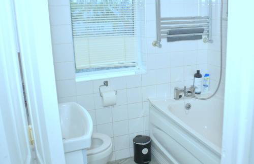 Tranquil Stays at 3 bedroom House in Dagenham - Foto 38