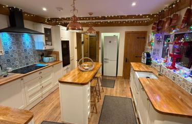 Detached property, beams, hot tub large garden - Photo 22