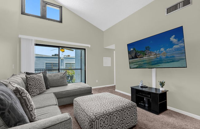 Upstay - Family Condo at Ventura Golf Country Club - Photo 2