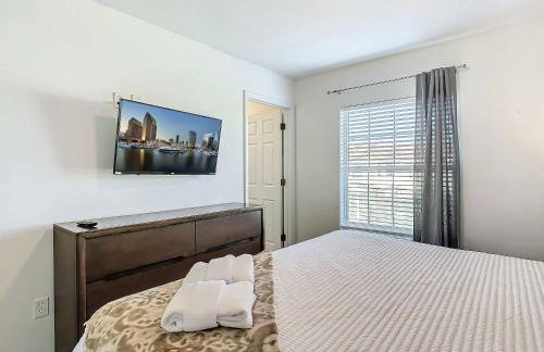 Cozy Townhouse with Private Pool in Kissimmee - Photo 36