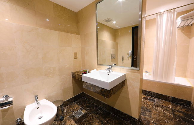 Number One Tower Suites - Photo 59