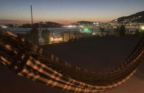 Athens Palaia Fokaia Entire Flat 2 bedrooms with panoramic sea views and a massive veranda , only steps away from the beach and amenities - Foto 3