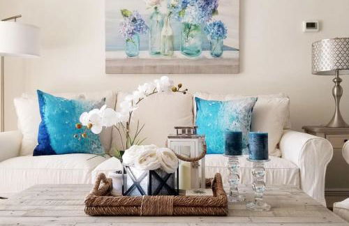 Sunshine days Stunning pool home. Gated community - Photo 1