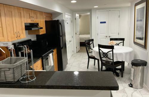 Lovely Remodeled 2bdrm Basement Home - Foto 20