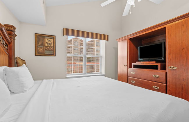 Grand Crowne Resort - Photo 28