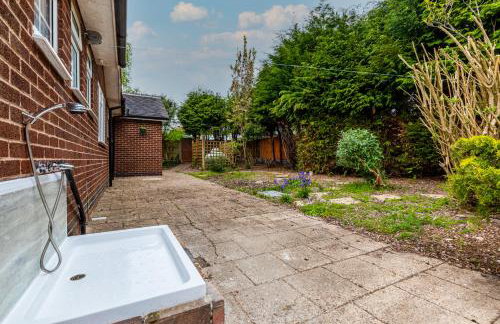 Modern 3 Bedroom Bungalow with Style & Comfort in Leicestershire - Photo 67