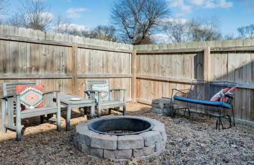 Hip, Cozy Cottage with a Fire Pit in Cleveland Park - Foto 26