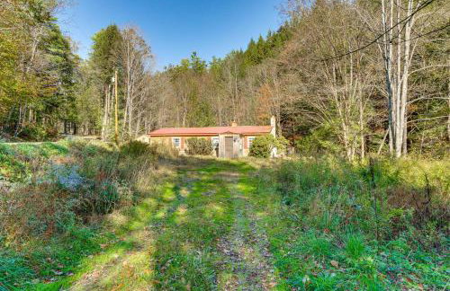 Hike, Ski and Unwind Cabin with Deck in Chester! - Foto 29