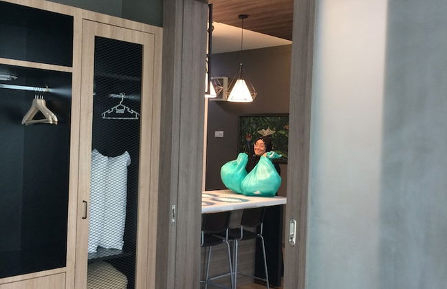 Lawang Suite Apartment With Balcony - Photo 8