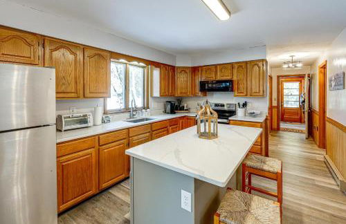 Waterfront Family Home with Seasonal Dock in Lincoln - Foto 1