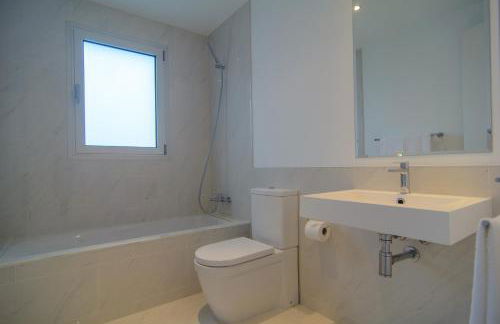 Belaire 4 bedroom apartment - Photo 27