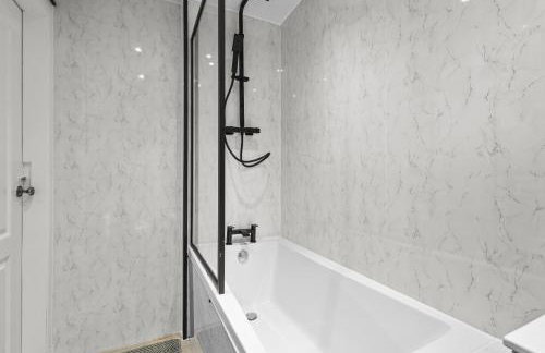 Welcoming Home in Johnstone, Near Glasgow Airport - Bonnie Lodgings - Foto 17