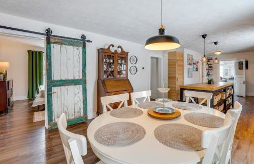 City Girl Farmhouse in Hudsonville with Hot Tub - Foto 8