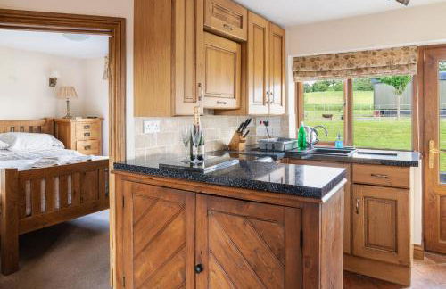 Coach House at Oaks Barn Farm Alcester with optional hire Salt water hot tub - Photo 6