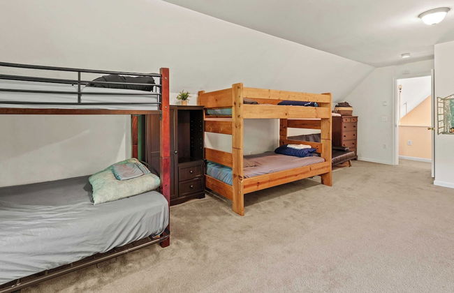 Alpine Serenity by Avantstay Beach + Lake Access Theater, Deck, Playroom - Foto 47