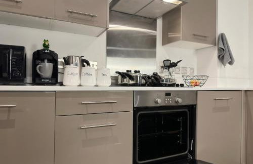 Cozy City Centre Apartment with Free Gym and Free Coffee - Photo 77