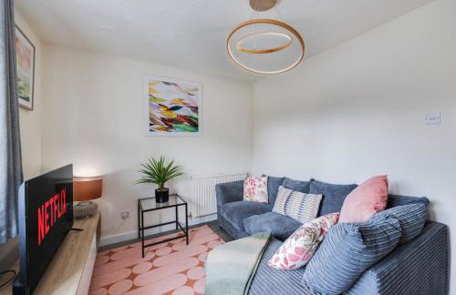 Winslow House - Walking Distance to the High Street - Driveway Parking, Fast WiFi, Smart TV and Self-Check-In by Yoko Property - Foto 11