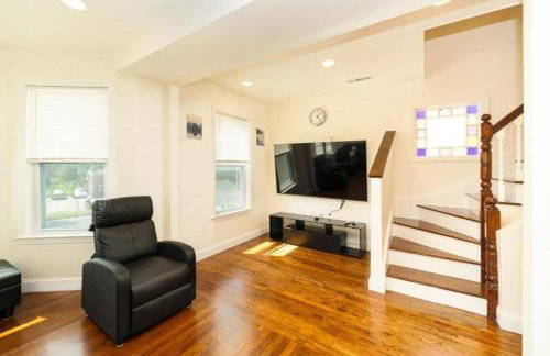 988 - 2 4BR Boston Cozy Getaway near Geneva Cliffs - Foto 12