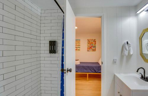 Lakefront Frankston Cabin with Dock and Fire Pit! - Foto 19