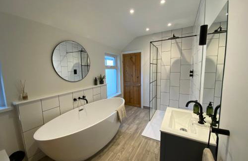 TAFFS MEAD HOUSE Central City Location, nr Stadium, Family Friendly! - Photo 4