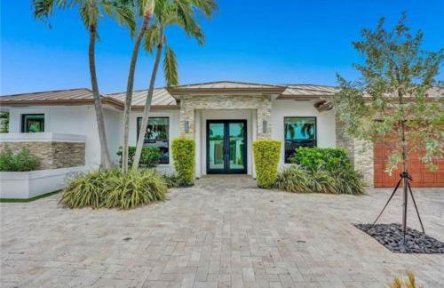 Lynoras Luxe Estate 3 bedroom 3 bath with Modern Design and Heated Pool - Foto 15