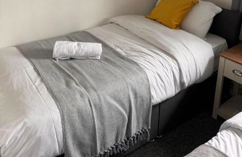 House - Sleeps 10 - Parking - Stn Close - Foto 2