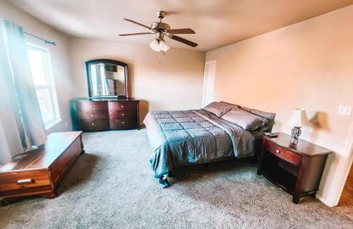Hot Tub, King Beds, Pet Friendly Close to I25 - Foto 16