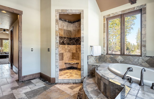 Big Pine by Avantstay Stunning Secluded Oregon Home w/ Hot Tub - Foto 17