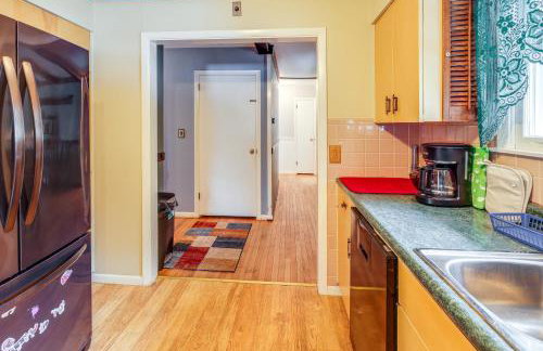 9 Mi to Lake George Village Home in Queensbury - Foto 10