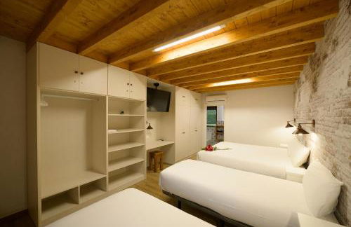 Piscina climatizada y cubierta 365 dias en Casa Rural con Encanto El Puentuco una de las casas mas valoradas de Cantabria - Foto 61