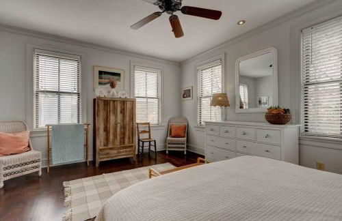 Elegant Sunlit Home with Private Rooftop Oasis - Foto 39