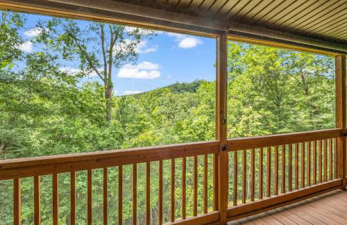 Peaceful Lake Lure Cabin, Hot Tub, Huge Screened Porch, Private Beach - Foto 2