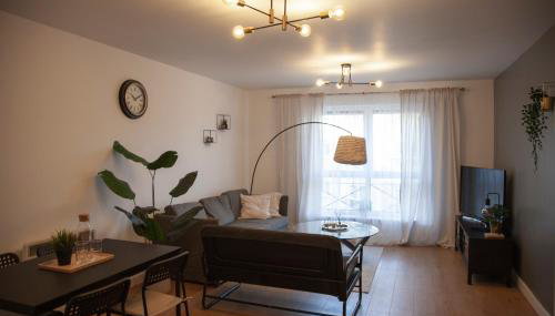 Modern 2 bed Apartment- Town Centre - Foto 3