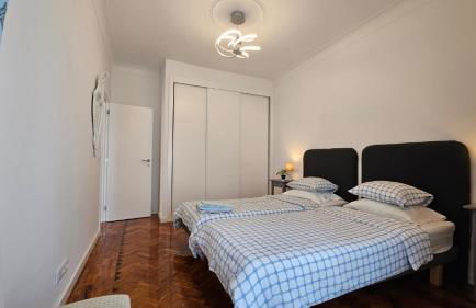 Almada Lisbon em frente dos transportes públicos - Foto 9