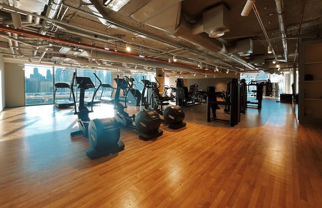 Classy Downtown 2BR w City View Balcony - Photo 15