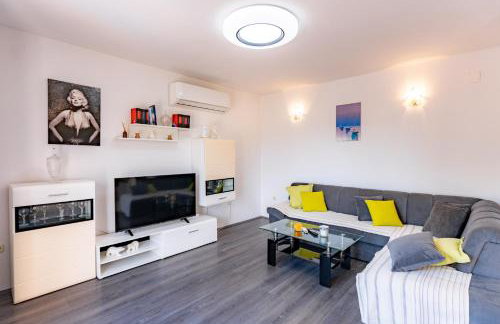 Apartments Lores - Photo 58