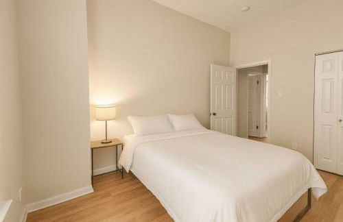 Soulard 2BR Balcony Free Parking Walk to Dining - Foto 17