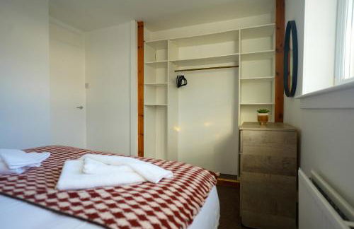 Train House - Photo 19