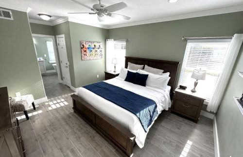 Brand NEW Modern Luxury wPrivate Pool Hot Tub BBQ Home Cinema 2 Miles to Disney - Foto 28