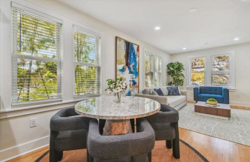 Top Floor - Sun Filled Home - Jacuzzi - Pets Ok - Foto 4