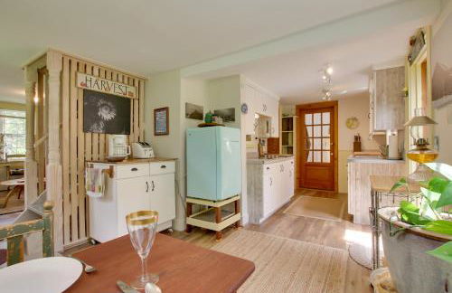 Rustic-Chic Cottage with Yard and Grill - Near Hiking! - Foto 9