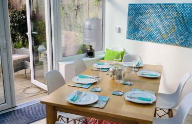 Stunning Seafront House with garden and private parking - Foto 66