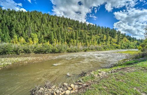 Serene Dolores Cabin with Patio and River Access! - Foto 2