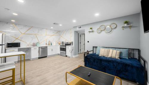 Hip & Quirky Montrose Flat with Pool Access & Parking - Foto 4