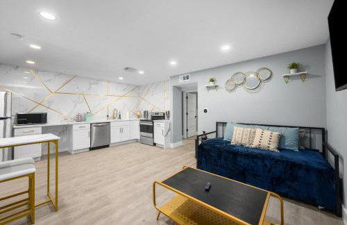 Hip & Quirky Montrose Flat with Pool Access & Parking - Foto 4