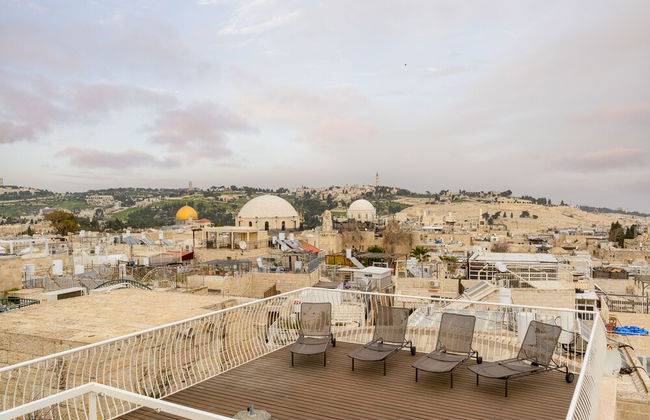 Luxury Duplex with Rooftop by FeelHome - Photo 20