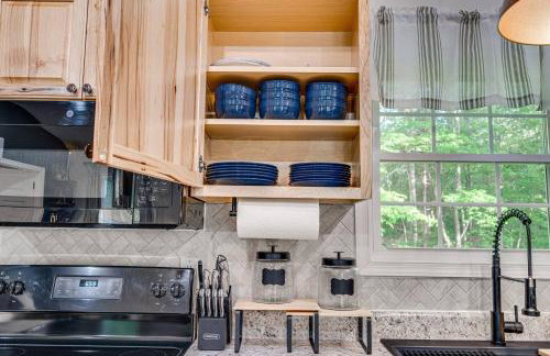 NEW! Shenandoah family & dog friendly cabin - 5 min walk river with private river access, BBQ, playground, fire pit - Foto 73