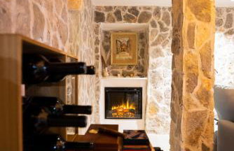 Villa Pietra- Modern rustic poolside oasis - Photo 20